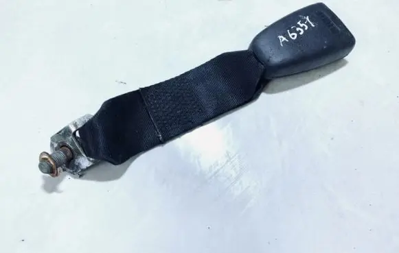 Mitsubishi Carisma Rear seatbelt buckle