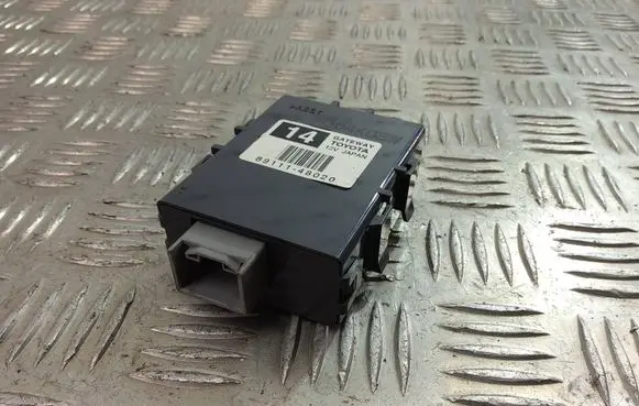 Lexus RX 300 Gateway control module 89111-48020 J04K087