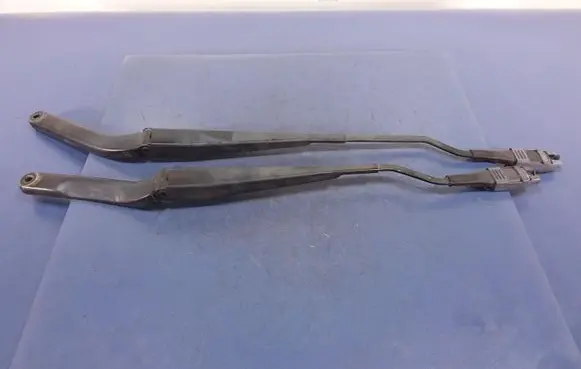 Ford Mustang V Front wiper blade arm