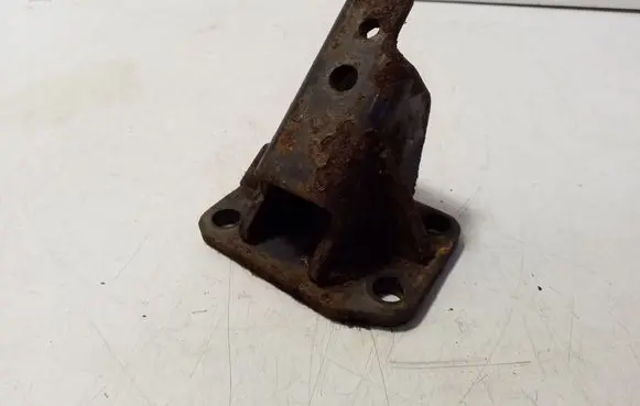 Mitsubishi Pajero Engine mounting bracket