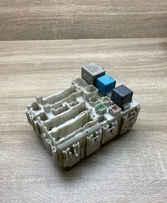 Toyota Prius (XW20) Fuse module 4H250573 406070365