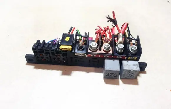 Volkswagen PASSAT B5.5 Fuse box set 8l0941822a 8d0951253