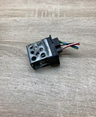 Coolant fan relay