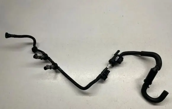 Porsche Cayenne (9Y0 9Y3) Fuel line pipe 06M906517H 06M906517A