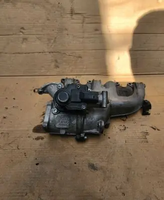 Volkswagen Golf V Intake manifold 03G129713K