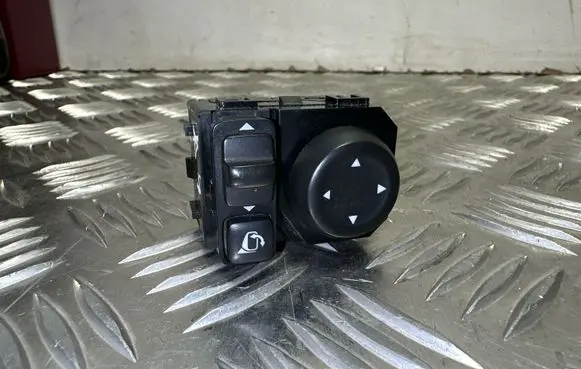Nissan X-Trail T32 Wing mirror switch 17814MD