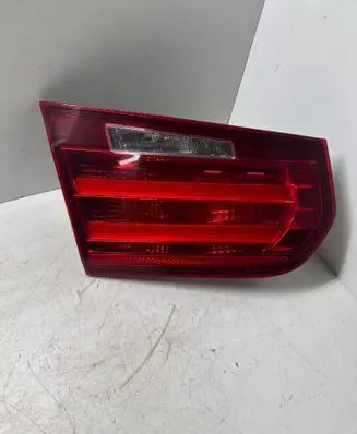 Tailgate rear/tail lights