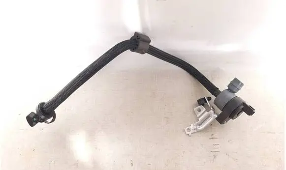 BMW 6 F06 Gran coupe Breather/breather pipe/hose 7636149