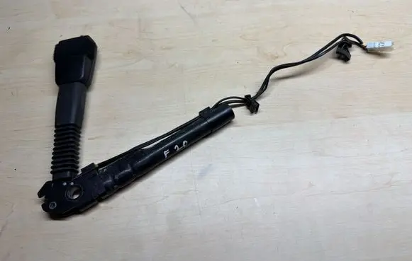 BMW 1 F20 F21 Front seatbelt buckle 7259387