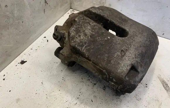 BMW 5 E39 Front brake caliper 6022296