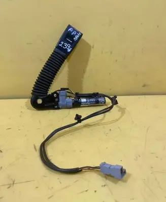 Mini One - Cooper Coupe R56 Seat belt trim 