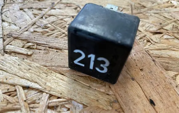 Audi A4 S4 B5 8D Other relay 443951253J