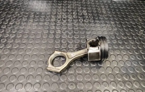 Piston with connecting rod