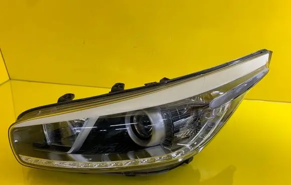 KIA Ceed Headlight/headlamp 92101-A2390