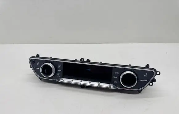 Audi A5 Climate control unit 8W0820043T