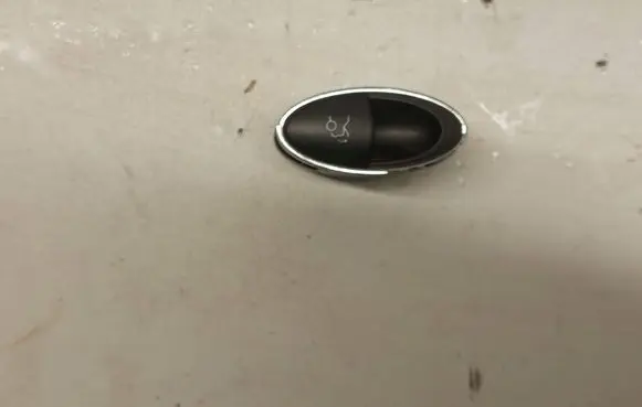 Mercedes-Benz E W211 Tailgate opening switch A2118211151