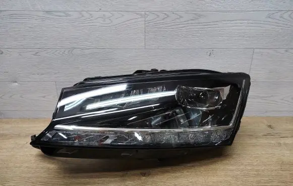 Skoda Fabia Mk3 (NJ) Headlight/headlamp 6V1941015F