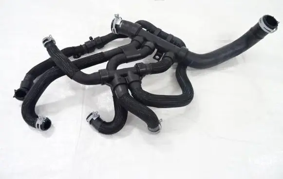 Opel Vivaro Engine coolant pipe/hose 215038518R