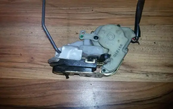 Mazda 626 Front door lock 991209