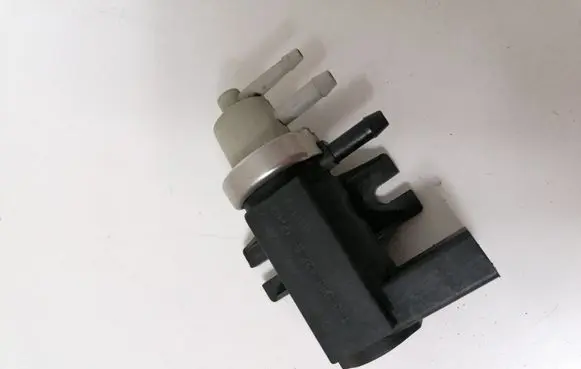 Volkswagen Golf IV Turbo solenoid valve 1J0906627B