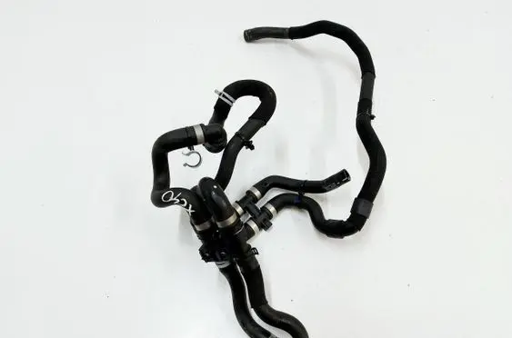 Volvo XC40 Engine coolant pipe/hose 32324802