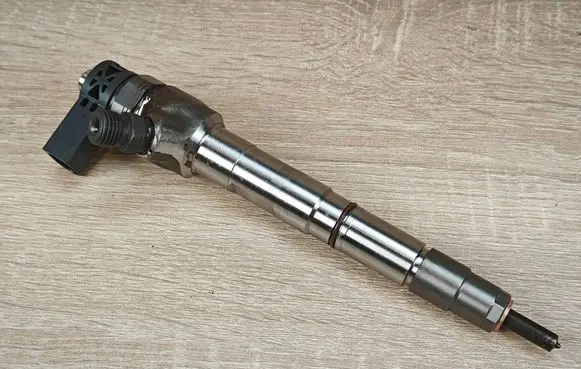 Audi A6 C7 Fuel injector 04L130277AE