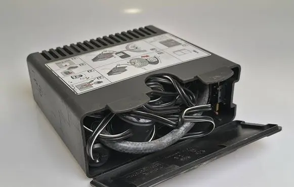 Mercedes-Benz C W204 Tire air pump compressor A0005831102