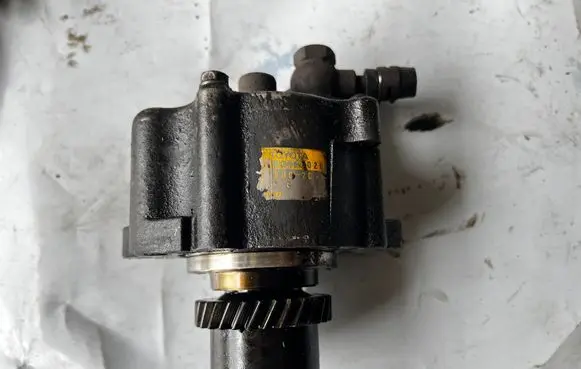 Toyota Land Cruiser (J120) Vacuum pump