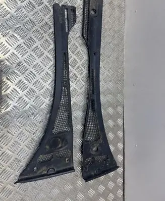 BMW 5 E34 Wiper trim 1946126 1946125