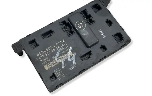 Mercedes-Benz Vito Viano W639 Door control unit/module 6398200226
