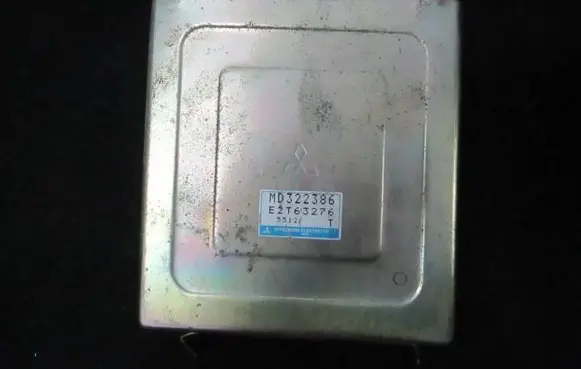 Mitsubishi Carisma Engine control unit/module md322386 e2t63276