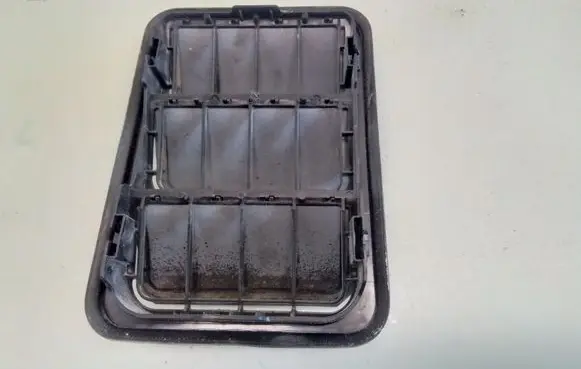 Peugeot 2008 II Quarter panel pressure vent 9831031680