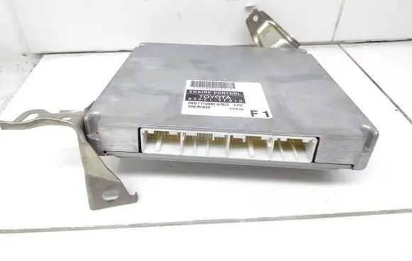 Toyota Corolla Verso AR10 Engine control unit/module 896610F010