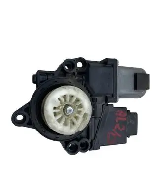 Hyundai i30 Front door window regulator motor 82450A6010