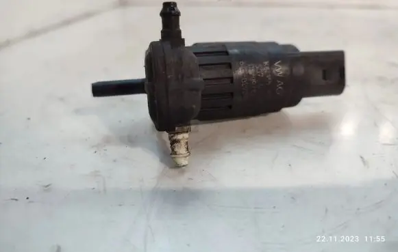 Volkswagen Multivan T5 Windscreen/windshield washer pump 1K6955651