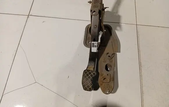 Volkswagen Transporter - Caravelle T5 Clutch pedal 7H1721057B