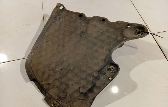 Volkswagen Jetta V Engine splash shield/under tray 1K5825215B