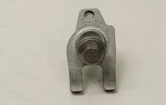 Nissan Qashqai Fuel Injector clamp holder 