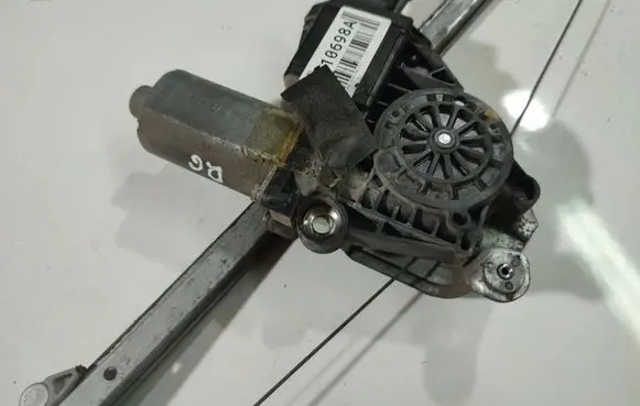 Opel Zafira A Rear door window regulator motor 119804106