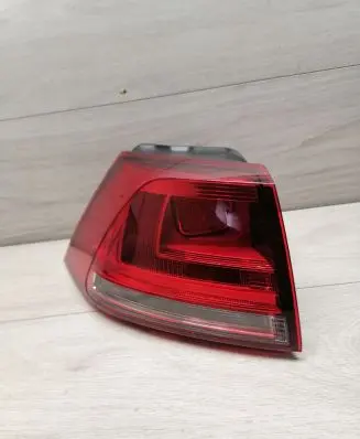 Volkswagen Golf VII Rear/tail lights 5G0945095M
