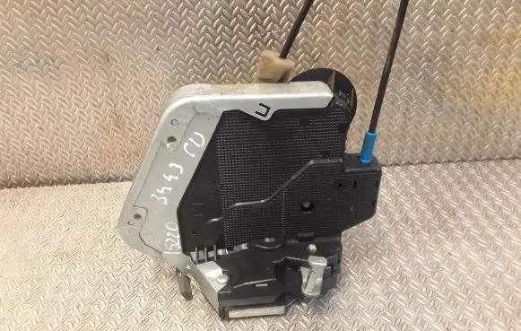 Lexus IS 220D-250-350 Rear door lock 6905053040