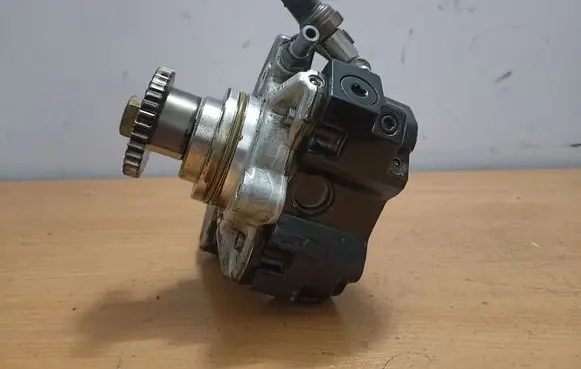 Mercedes-Benz ML W164 Fuel injection high pressure pump 0445010145 A6420700501
