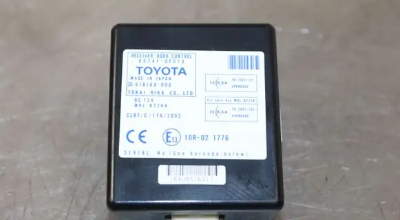 Toyota Corolla Verso AR10 Door control unit/module 897410F010