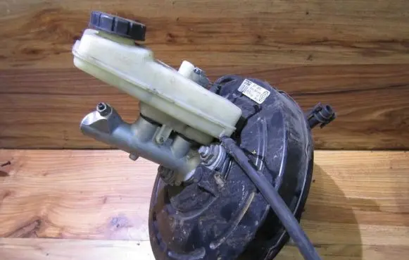 Renault Megane II Brake booster 8200157453