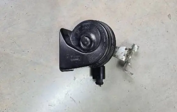 Volkswagen PASSAT B8 Horn signal 5Q0951221