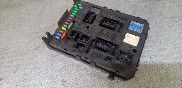 Citroen C5 Fuse module 966405908002