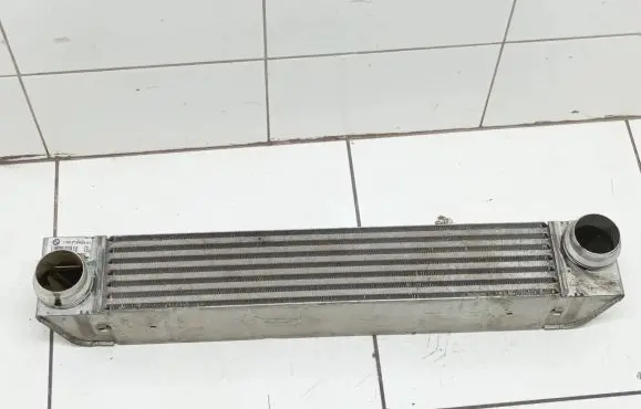 BMW 5 E60 E61 Intercooler radiator 7795823 17517795823-01 F6438000