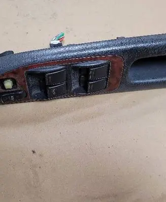 Toyota Avensis T220 Quarter vent window switch 0599