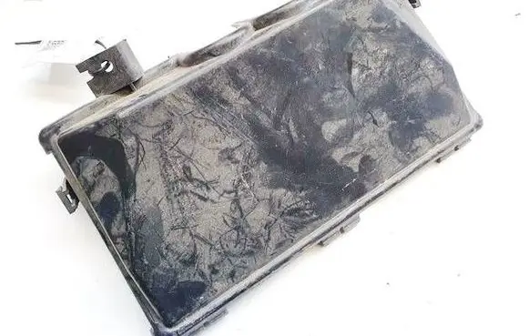 Land Rover Discovery 3 - LR3 Fuse box cover YQH00244
