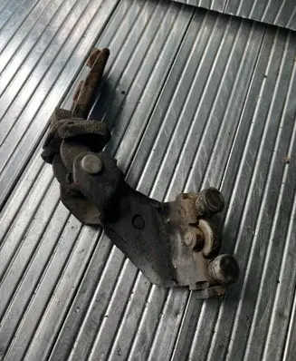 Volkswagen Caddy Sliding door middle roller runner 2K0843335A